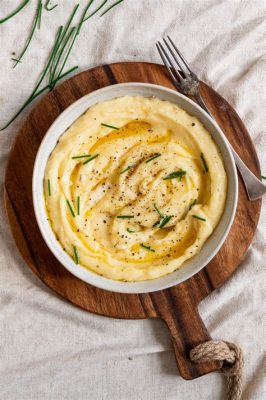   Aligot! A Creamy Dream Served with Cheesy Potatoes and Garlic Goodness 