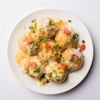  Dahi Puri: The Quintessential Indian Street Food Treat - Creamy Yogurt and Spicy Tanginess Explode on Your Tongue!